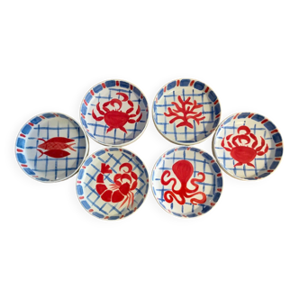 Set of 6 assorted hollow plates