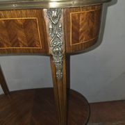 Table d'appoint rognon style Louis XVI en marqueterie