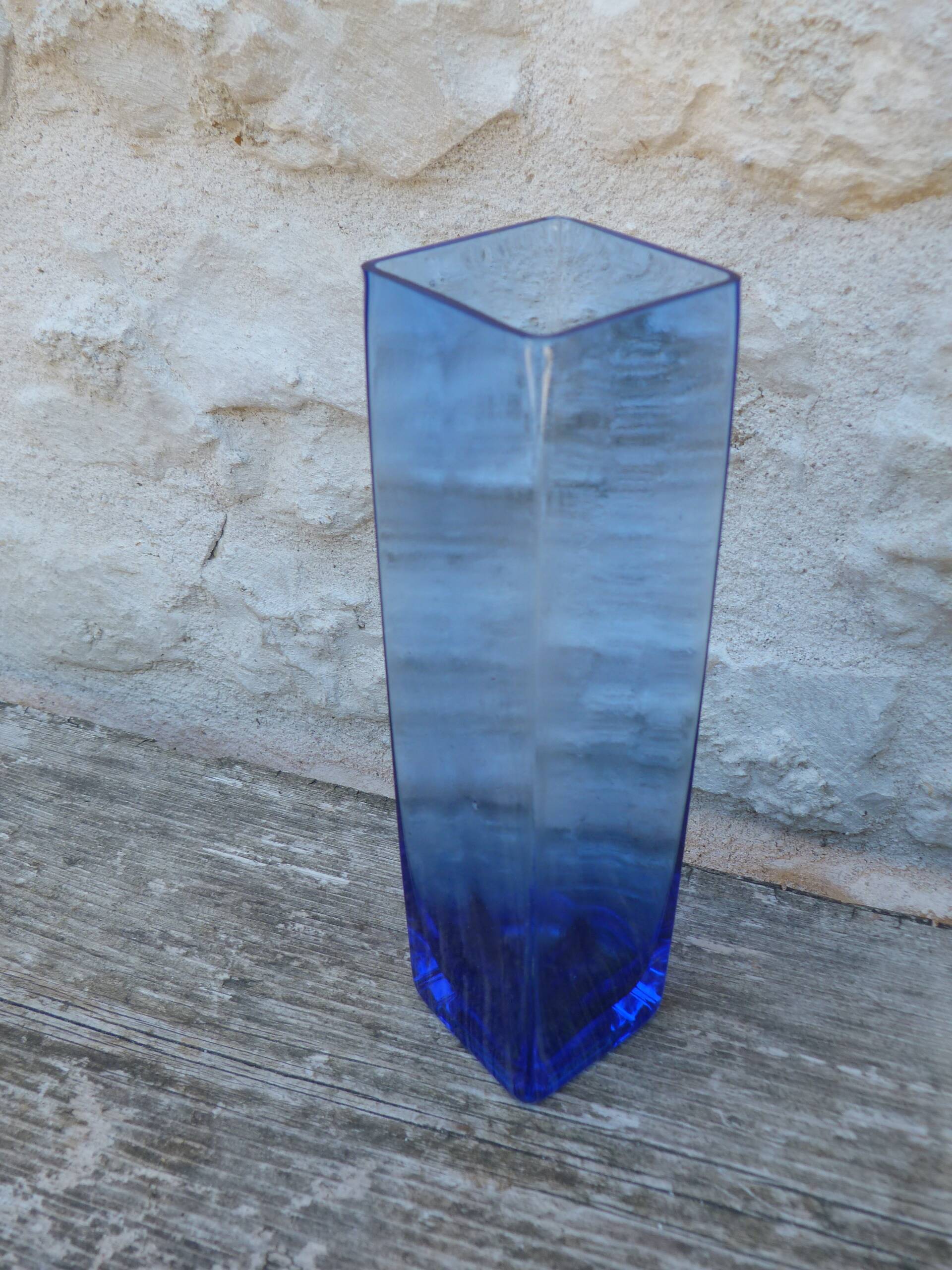 Vase vintage en verre bleu
