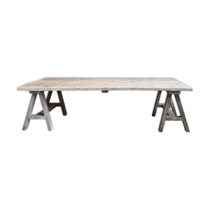 Table basse à tréteaux