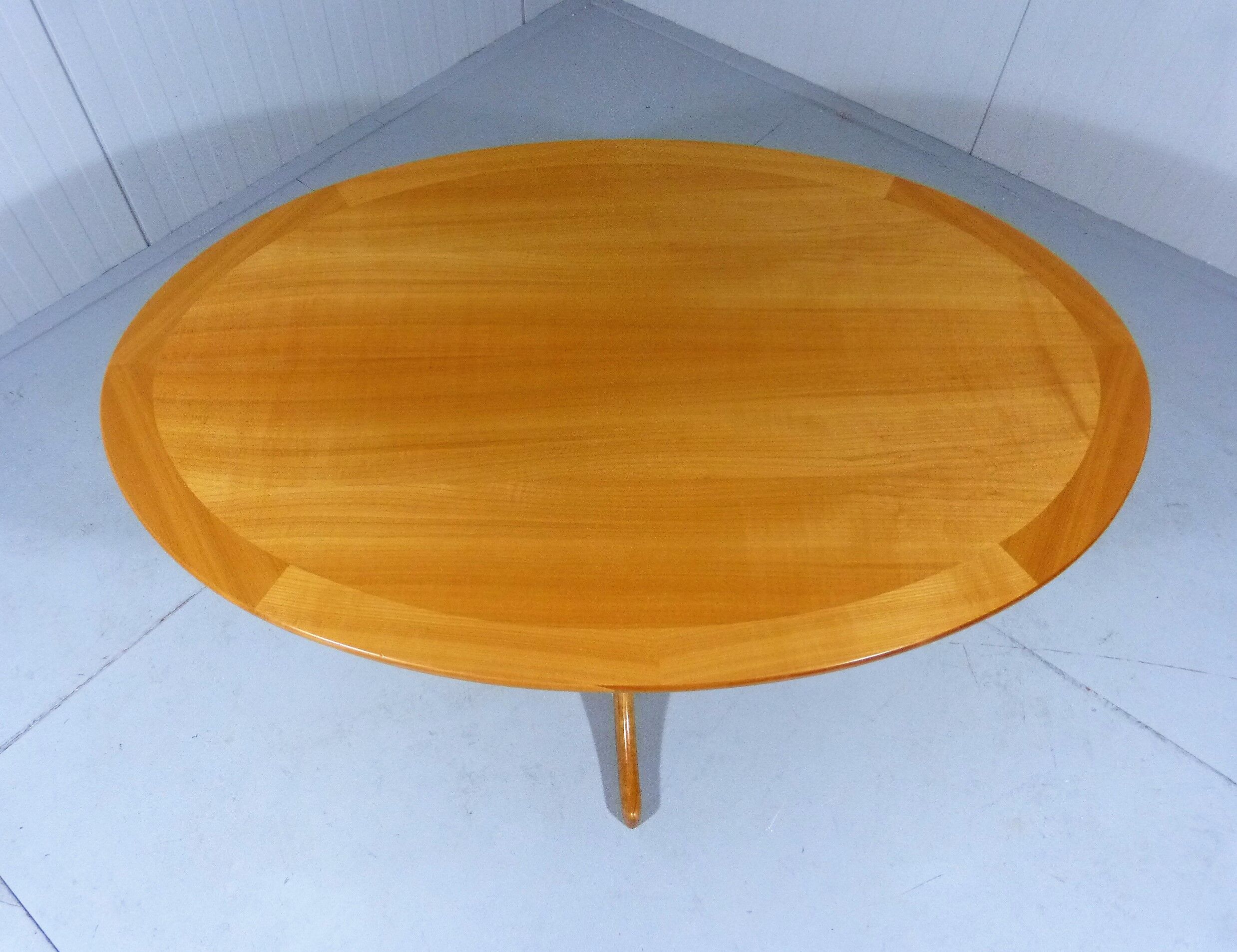 Table basse en bois de frêne des années 1960