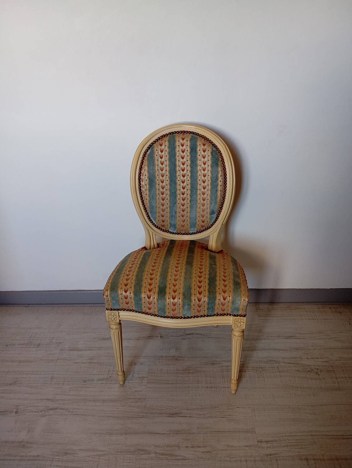 Chaise style Louis XVI