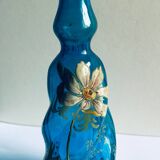 Carafe en verre bleu turc et émaillé, par Théodore Legras, XIXe.