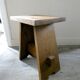 Tabouret en chêne massif brutaliste