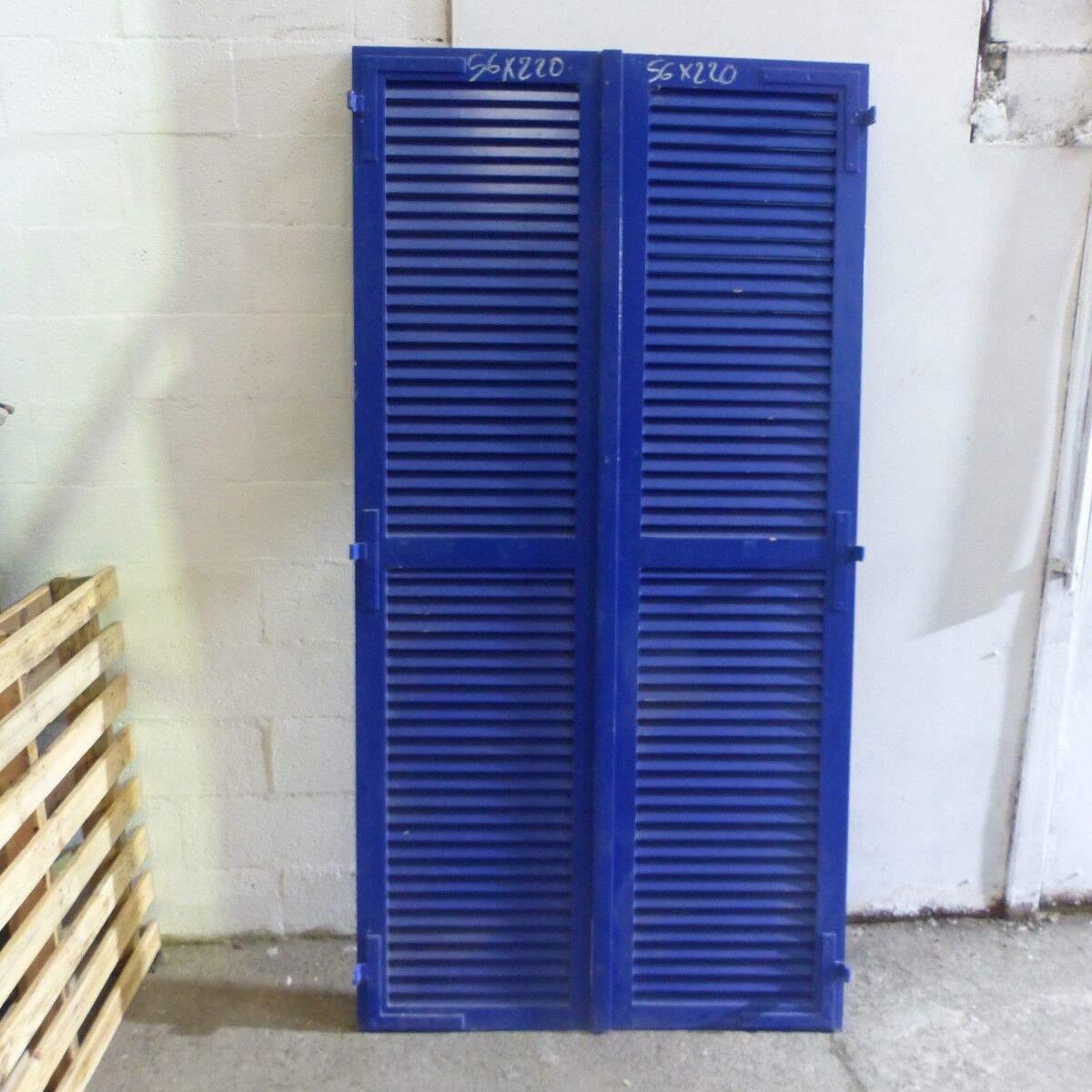 Wooden shutters 2 swings L 56 H 220