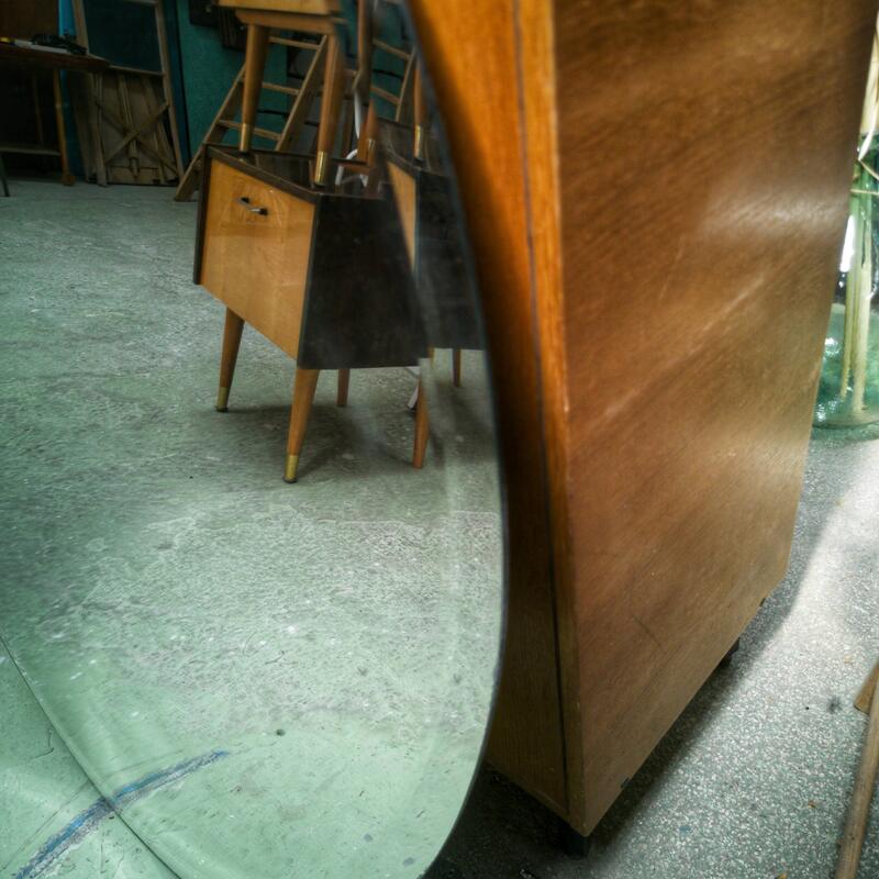 Oval beveled mirror 97x80cm