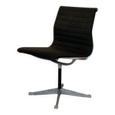 Chaise en aluminium EA 105 par Eames pour Herman Miller, années 1970.