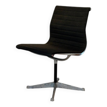 Model EA 105 aluminium chair by Eames for Herman Miller, 1970s
