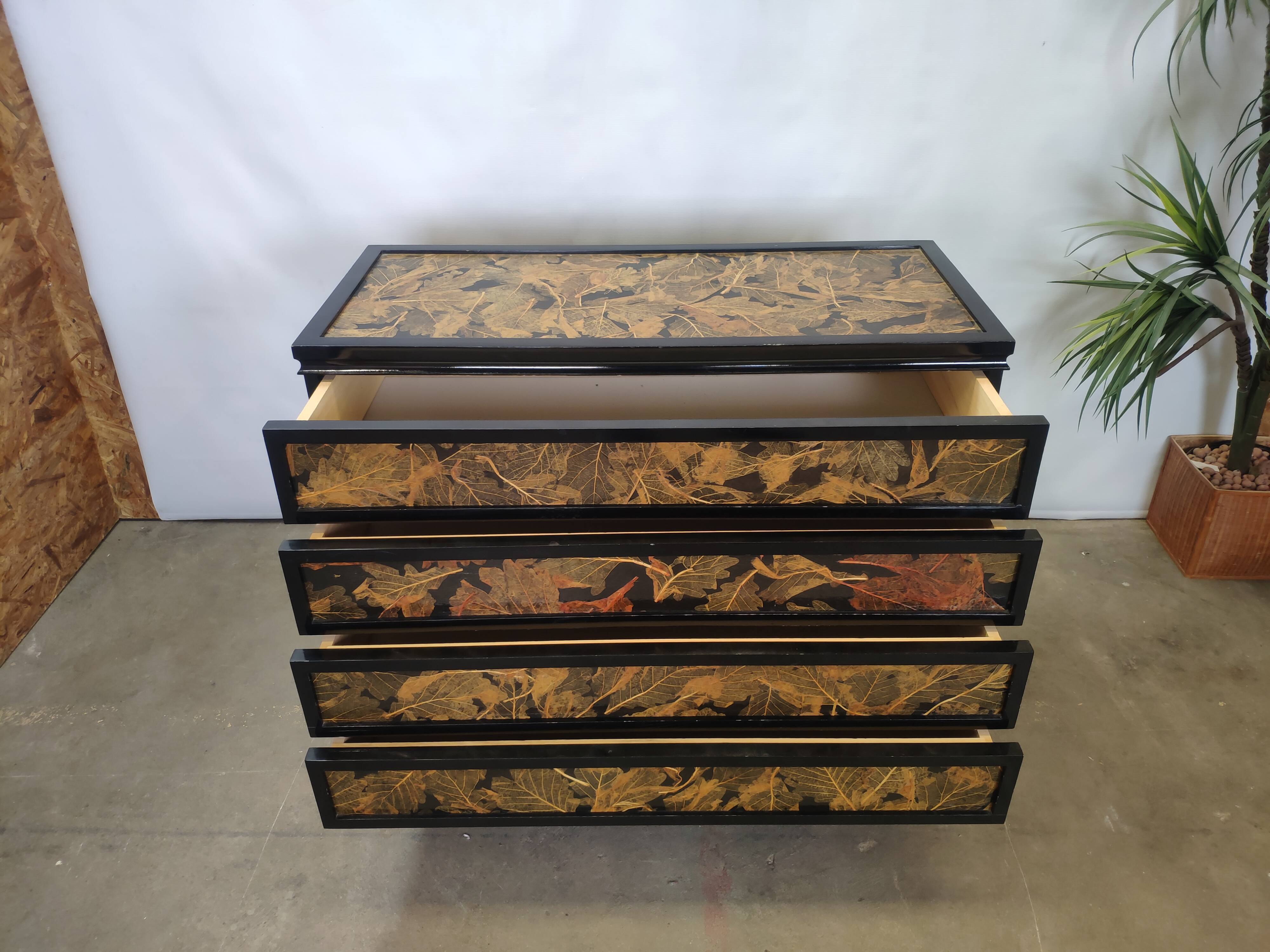 Commode noir placage feuille noir quatre tiroirs