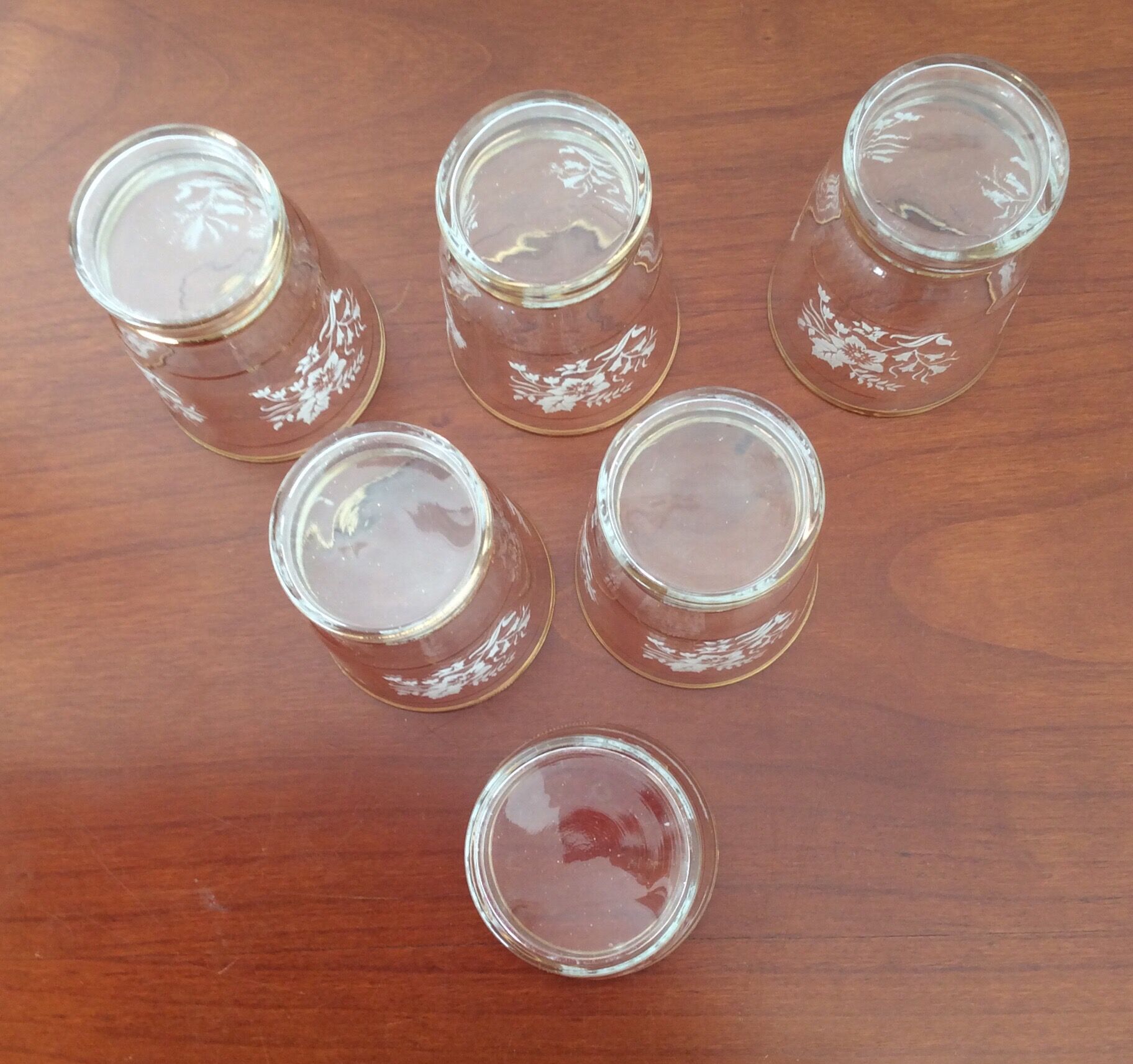 Set of 6 glasses decorations relief white flowers and golden edging - vintage