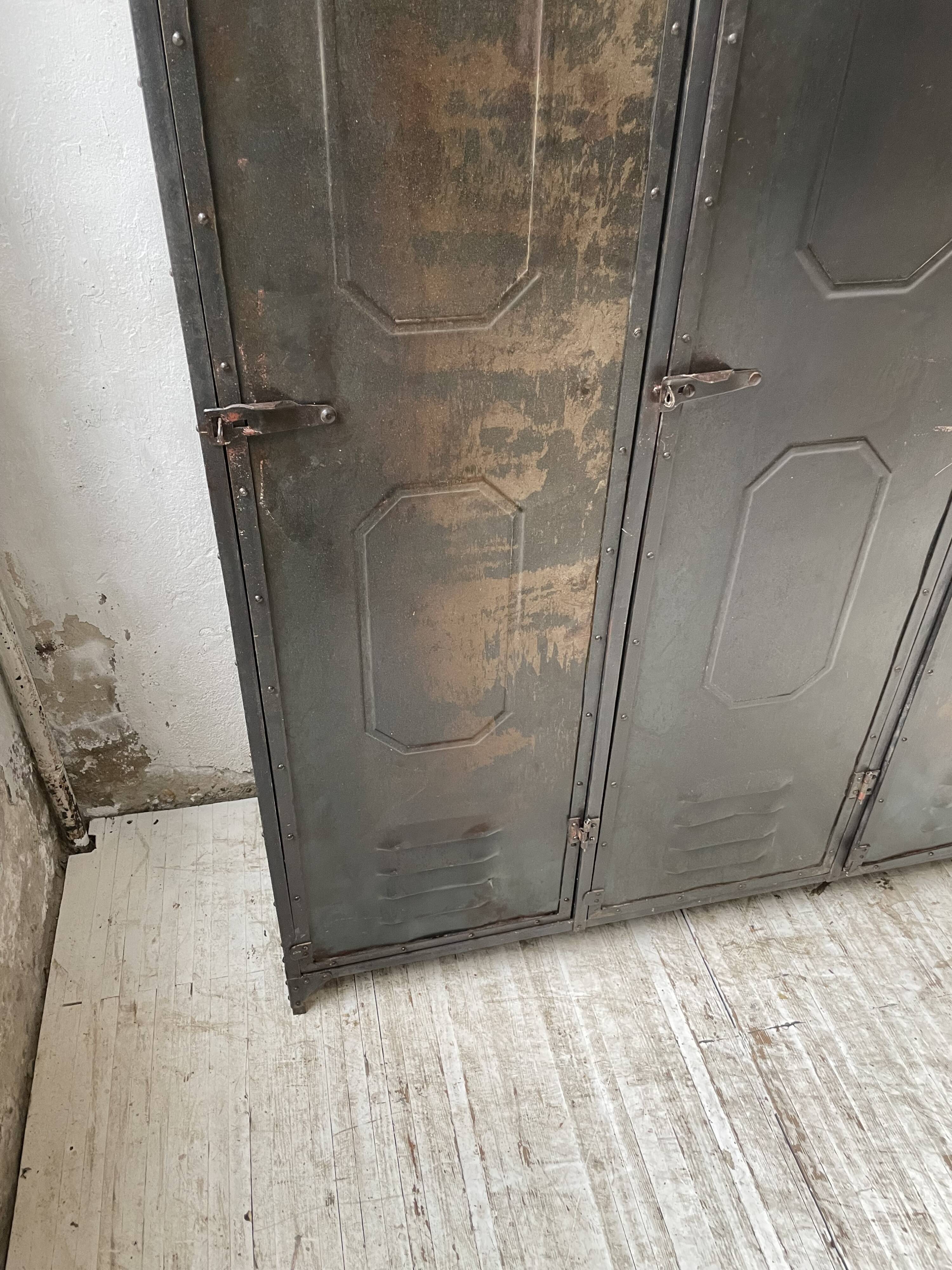 Riveted metal cloakroom Swchartz 1920