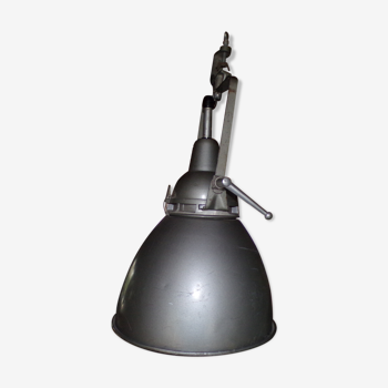 Industrial workshop lamp suspension