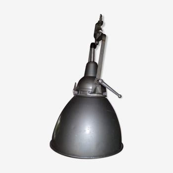Suspension lampe industrielle d’atelier