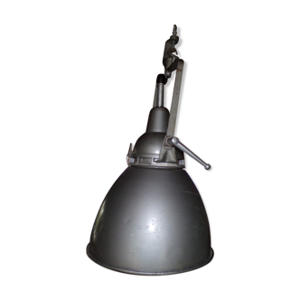 Industrial workshop lamp suspension