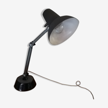 Articulated workshop lamp