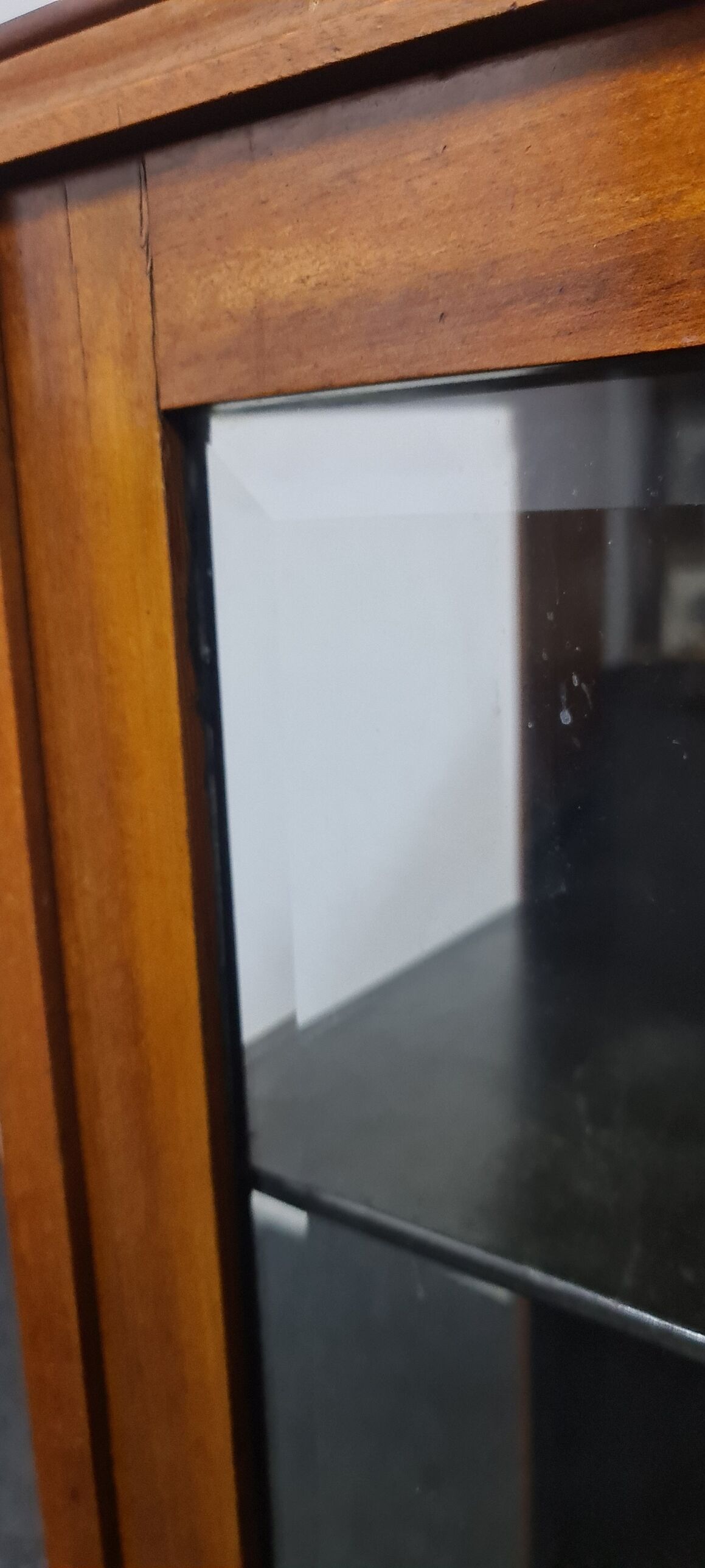 Vitrine de chêne millésimé