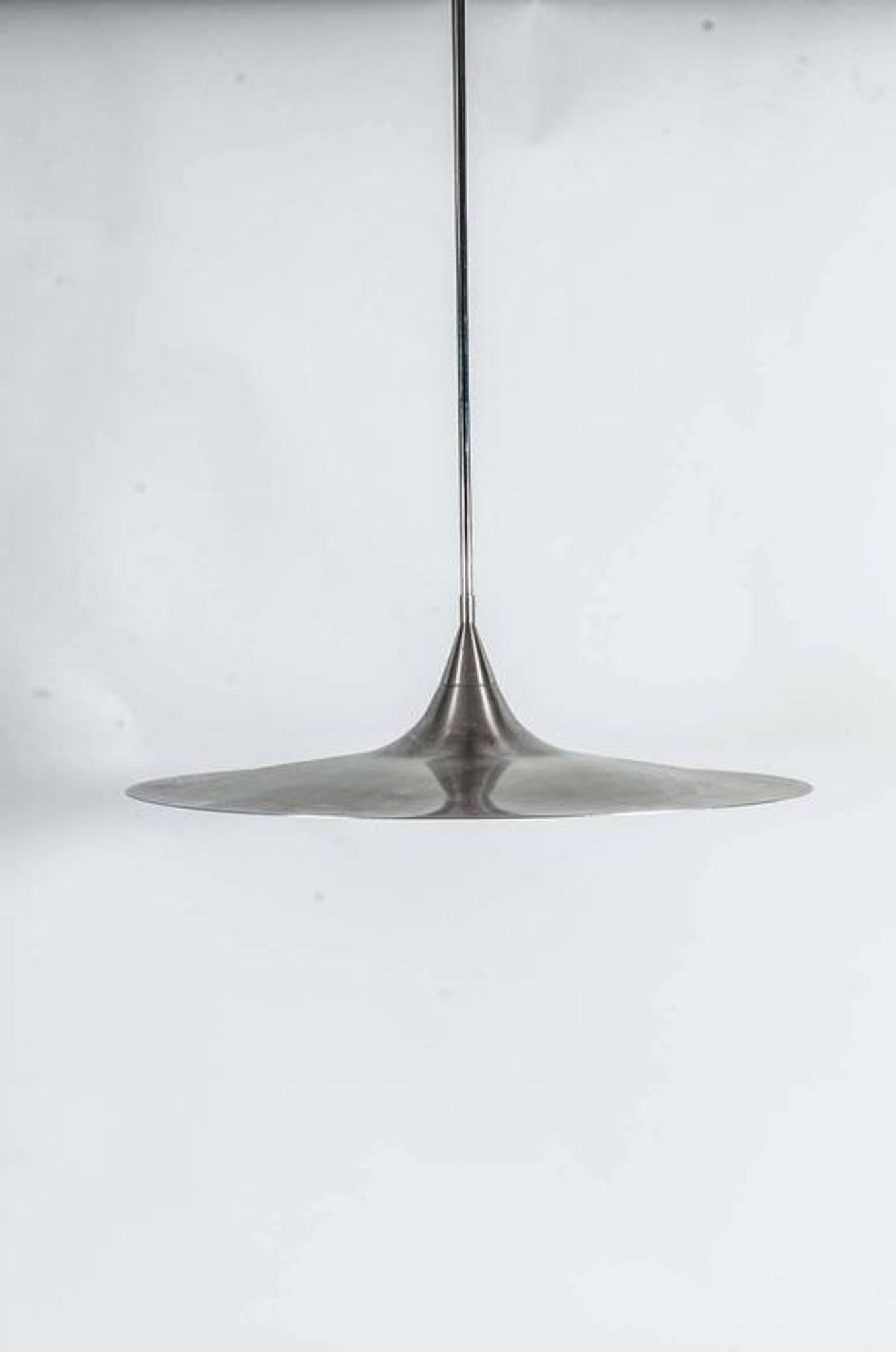Suspension acier inoxydable par Harco Loor