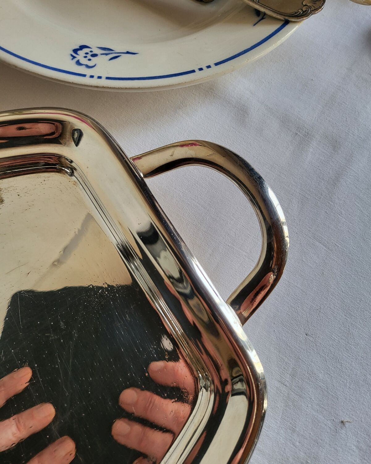 Silver-plated serving dish Quist and its asparagus cradle grid.