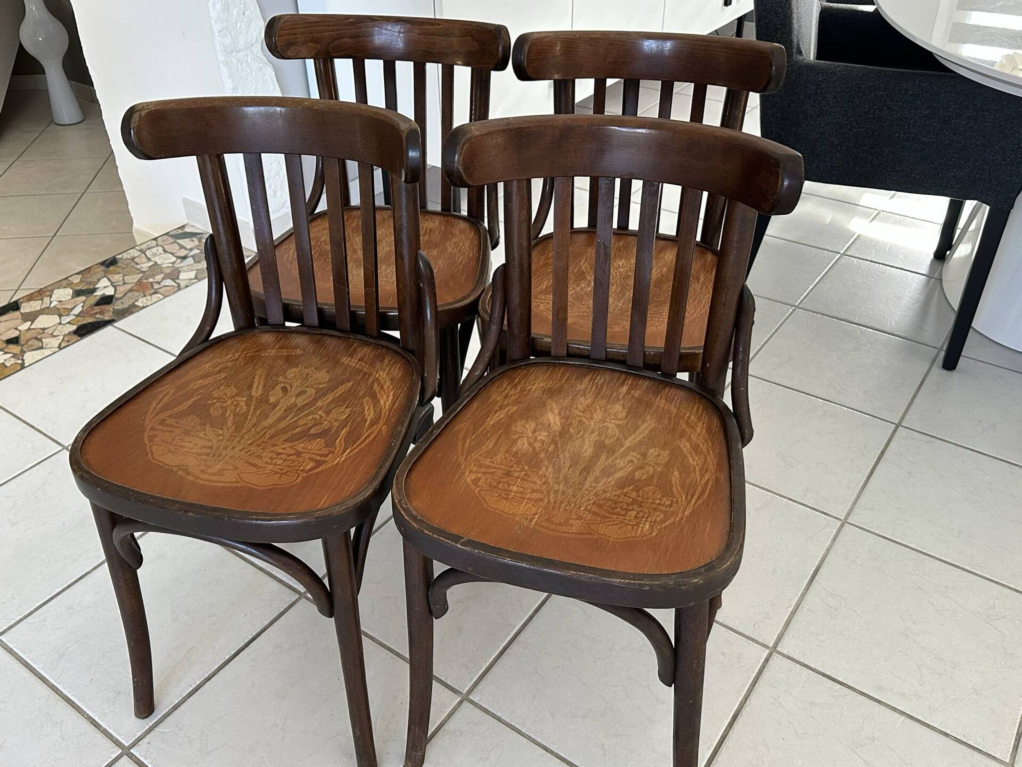 Suite de 4 chaises de bistrot vintage années 1960
