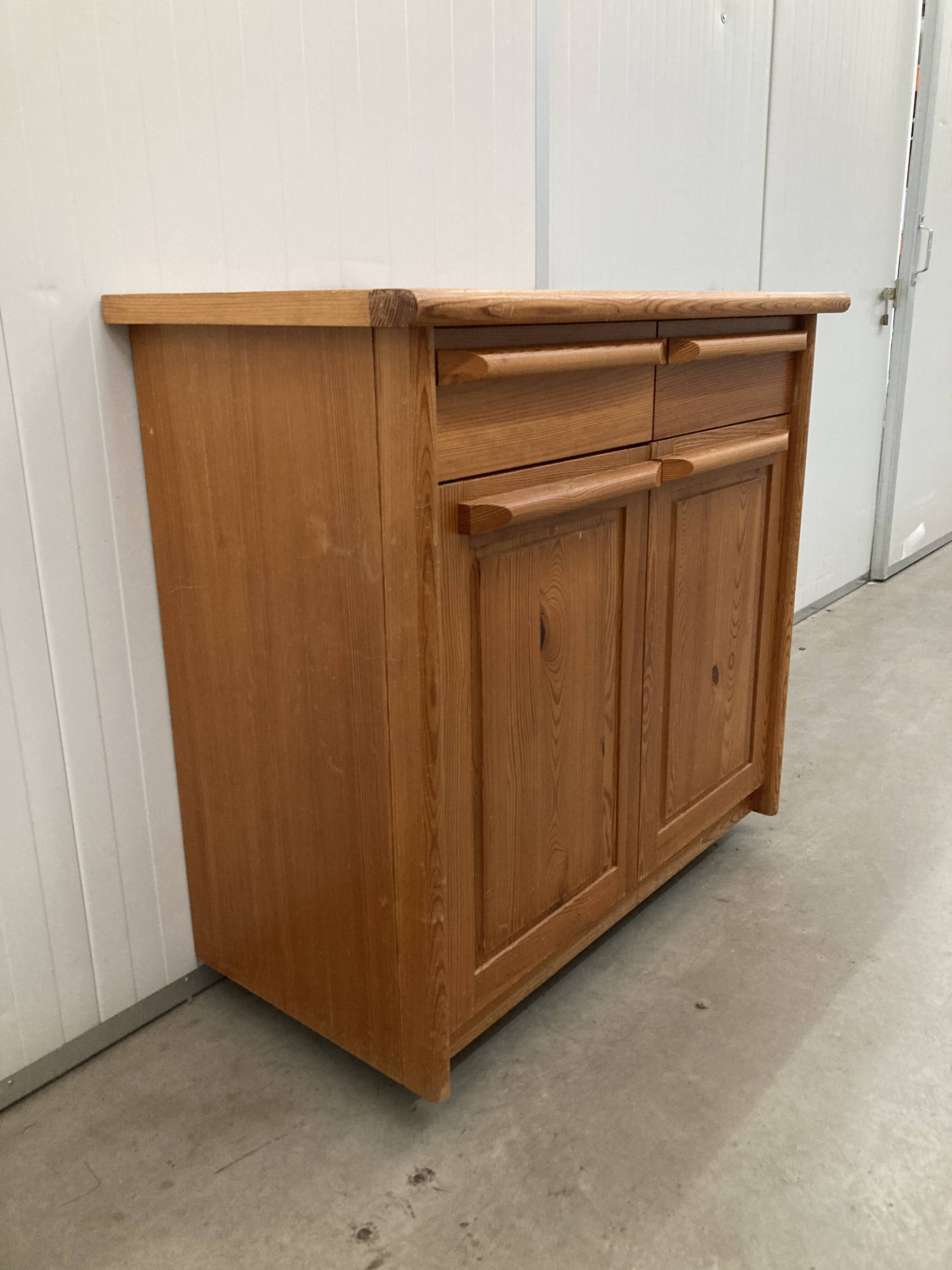 Buffet vintage en pin des années 70