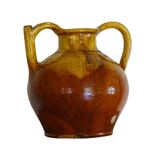 Pichet ou orjol ancien en faïence française à glaçure jaune