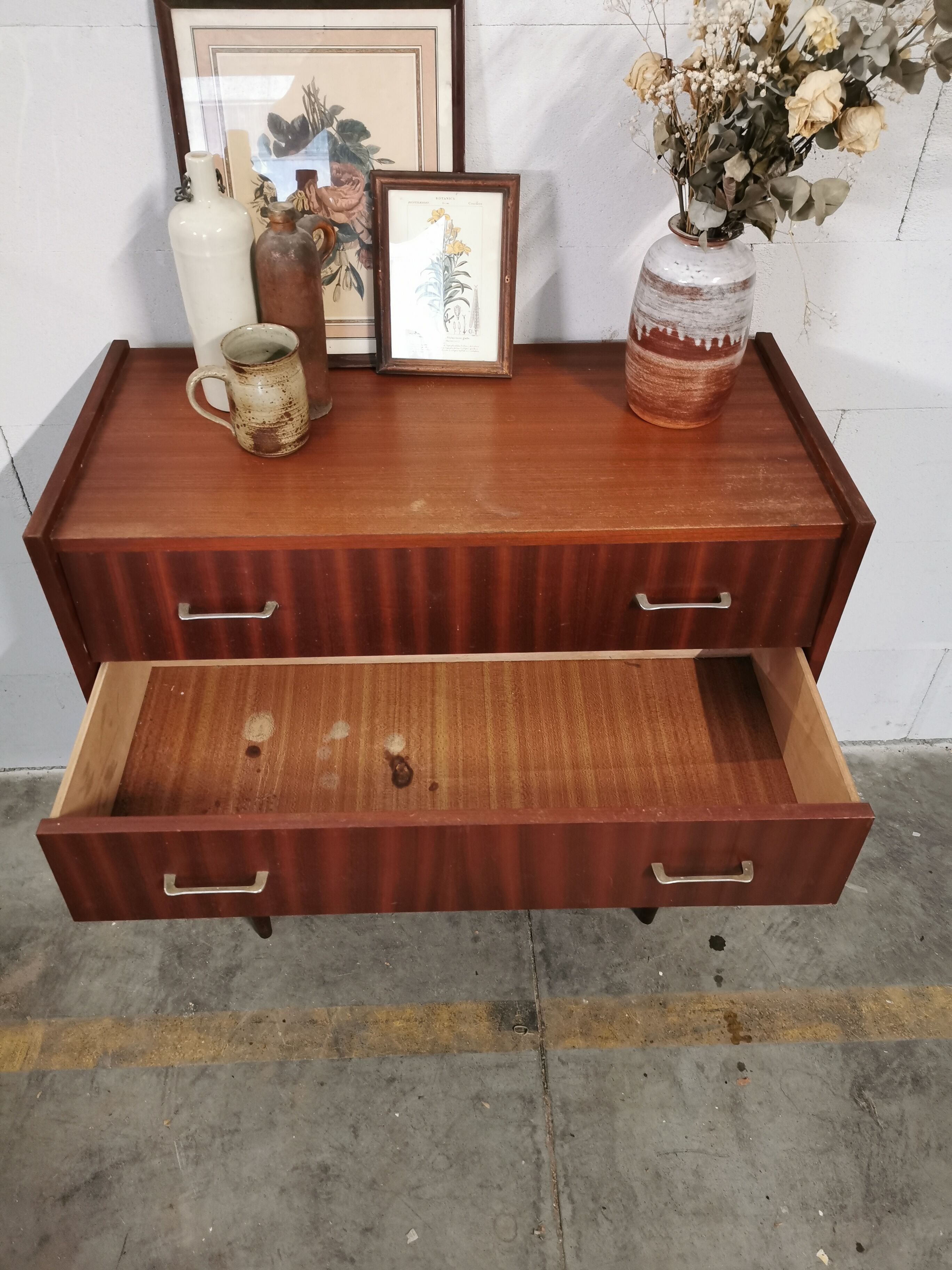 Vintage chest of drawers spindle feet