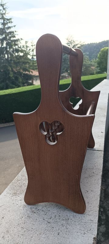 Porte revue en bois