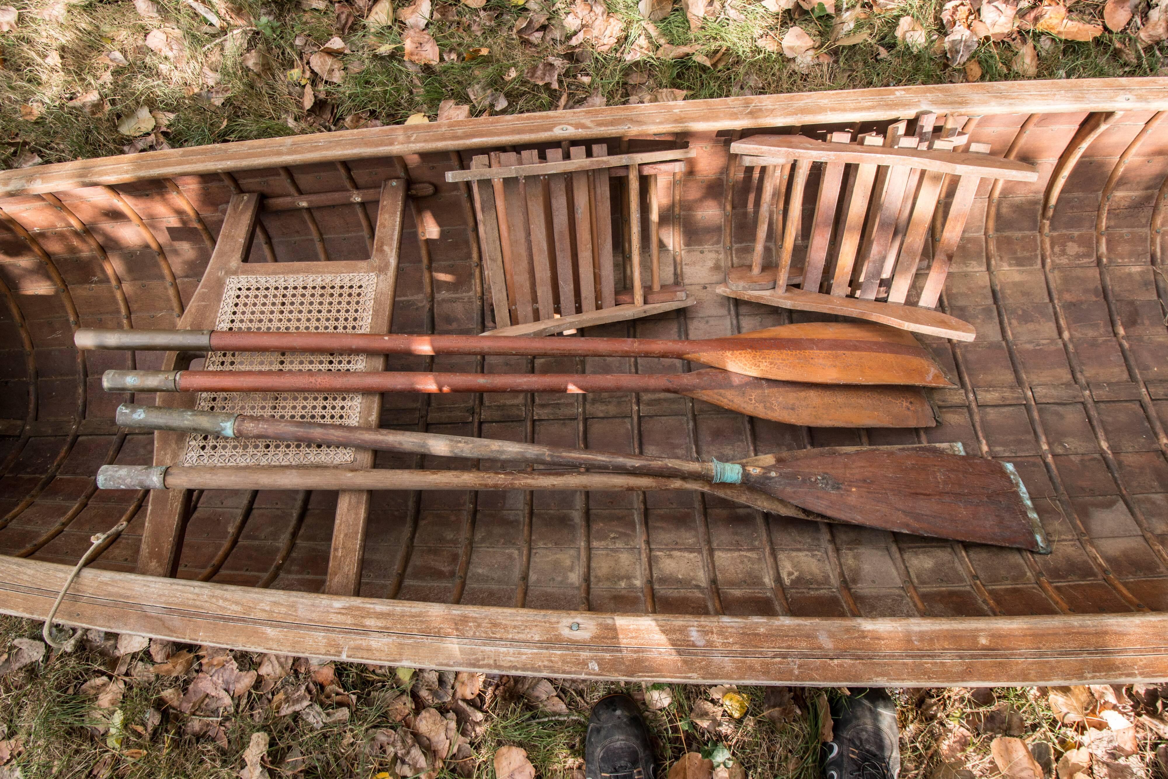 '30s mahogany canoe