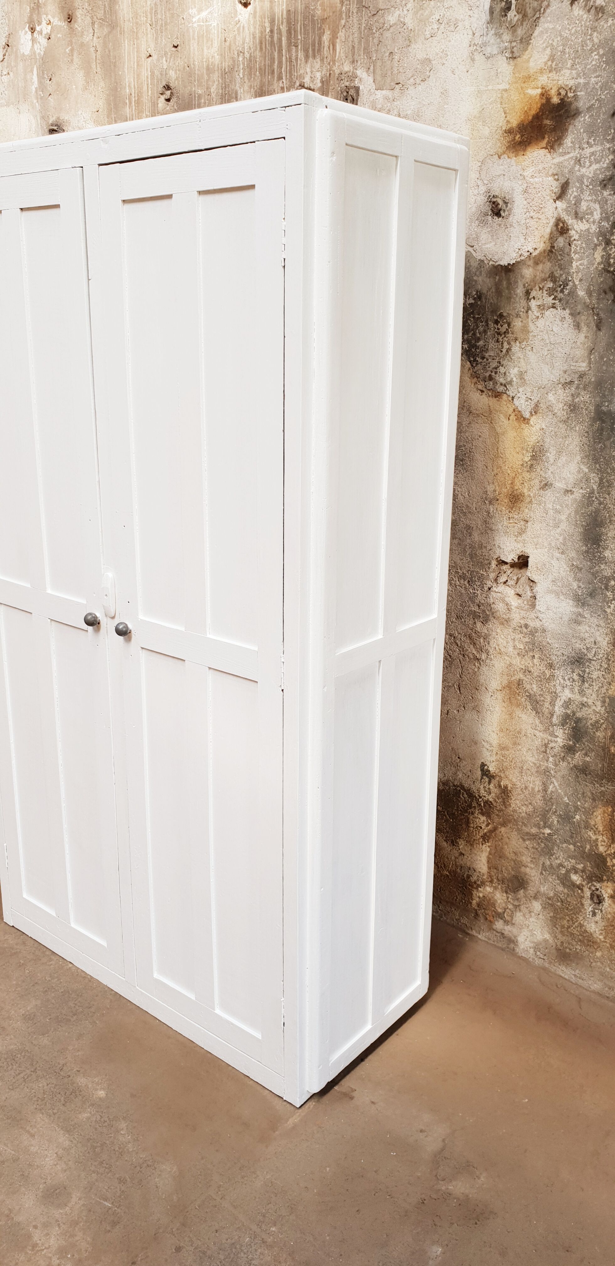 Armoire vintage