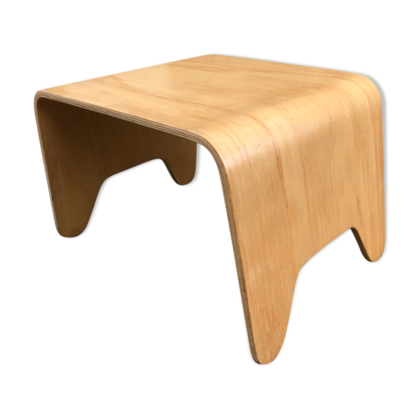 Coffee table Design in vintage curved wood