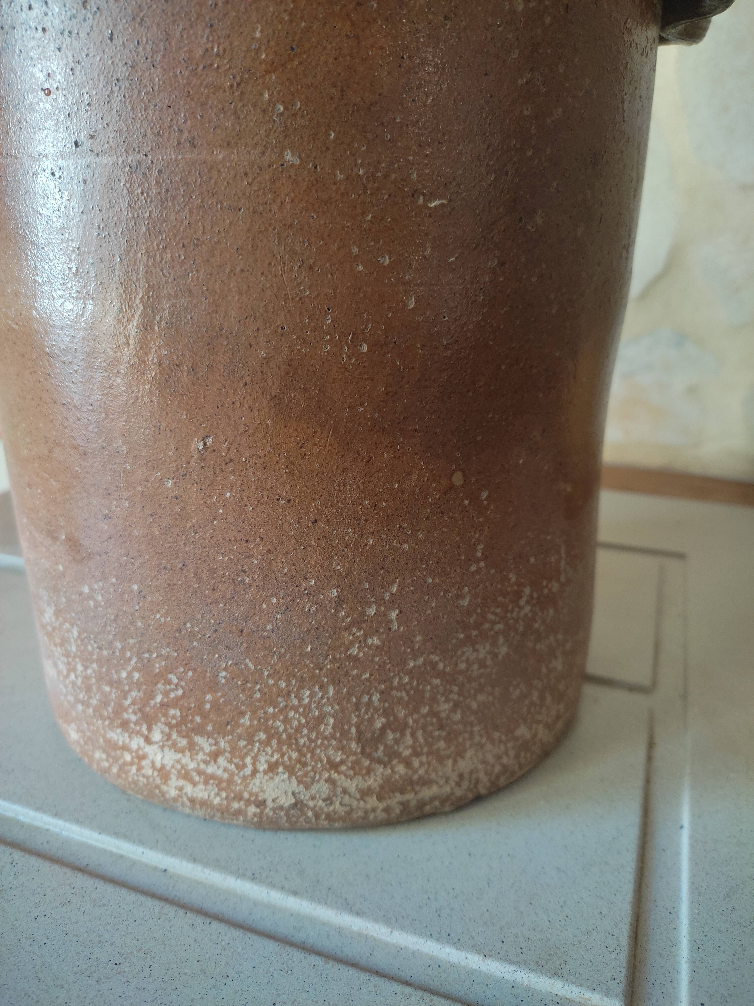 Sandstone condiment pot