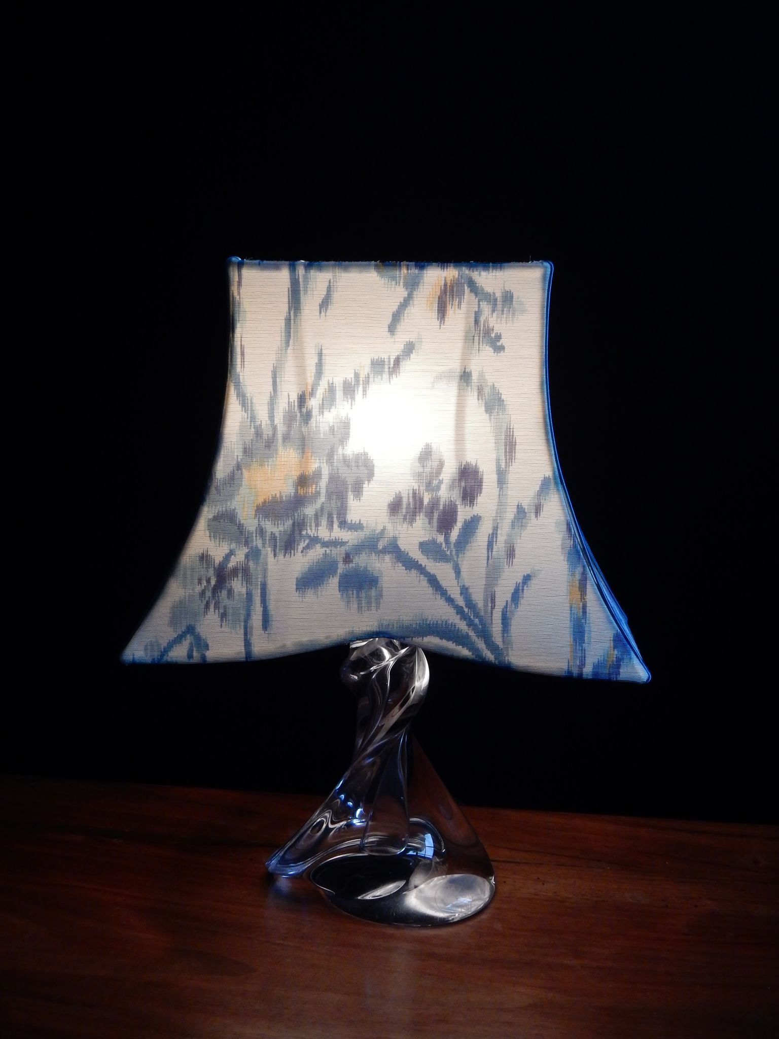 Table lamp Lampshade fabric Ikat and its crystal foot
