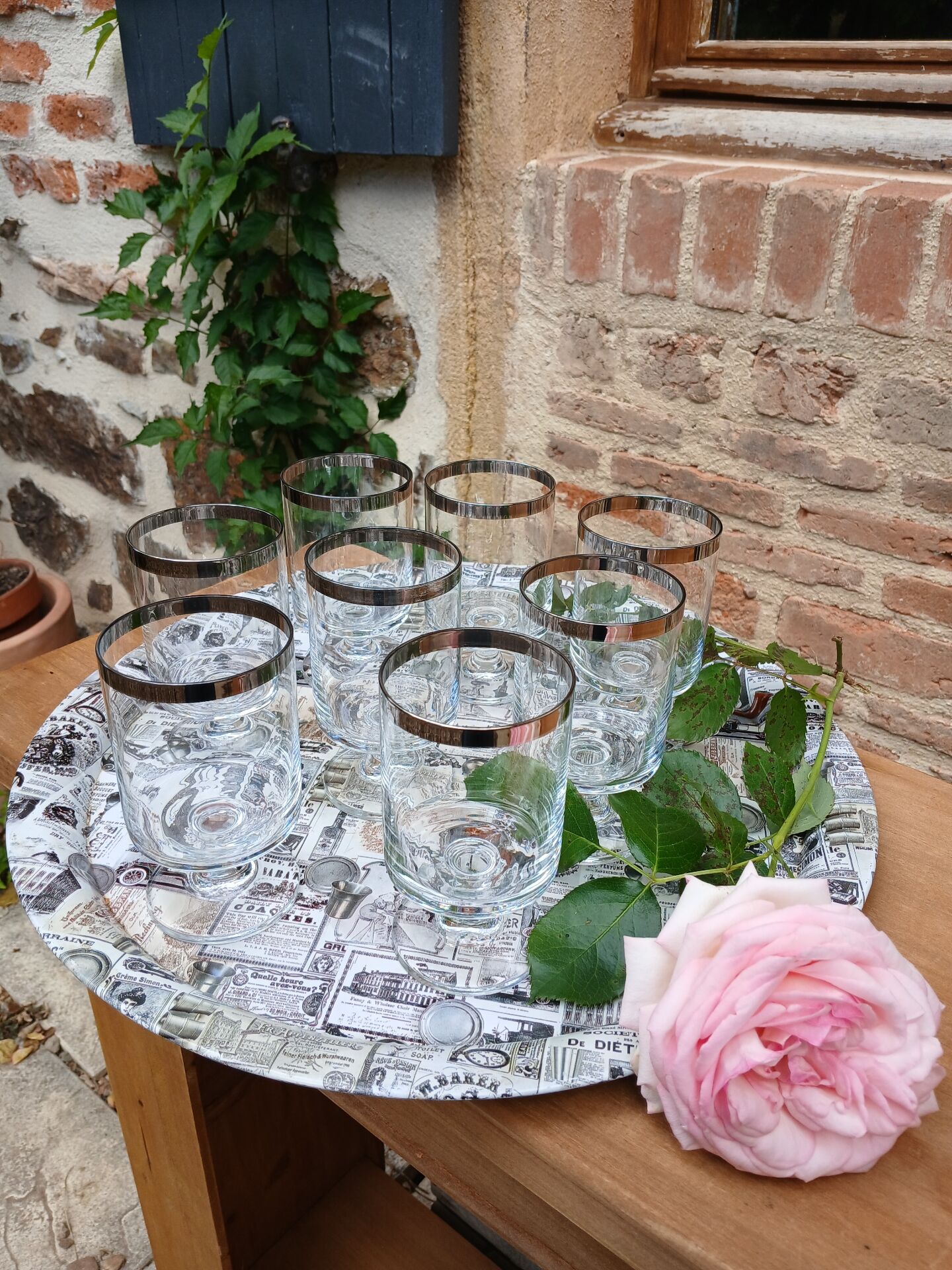 8 verres à pied vintages