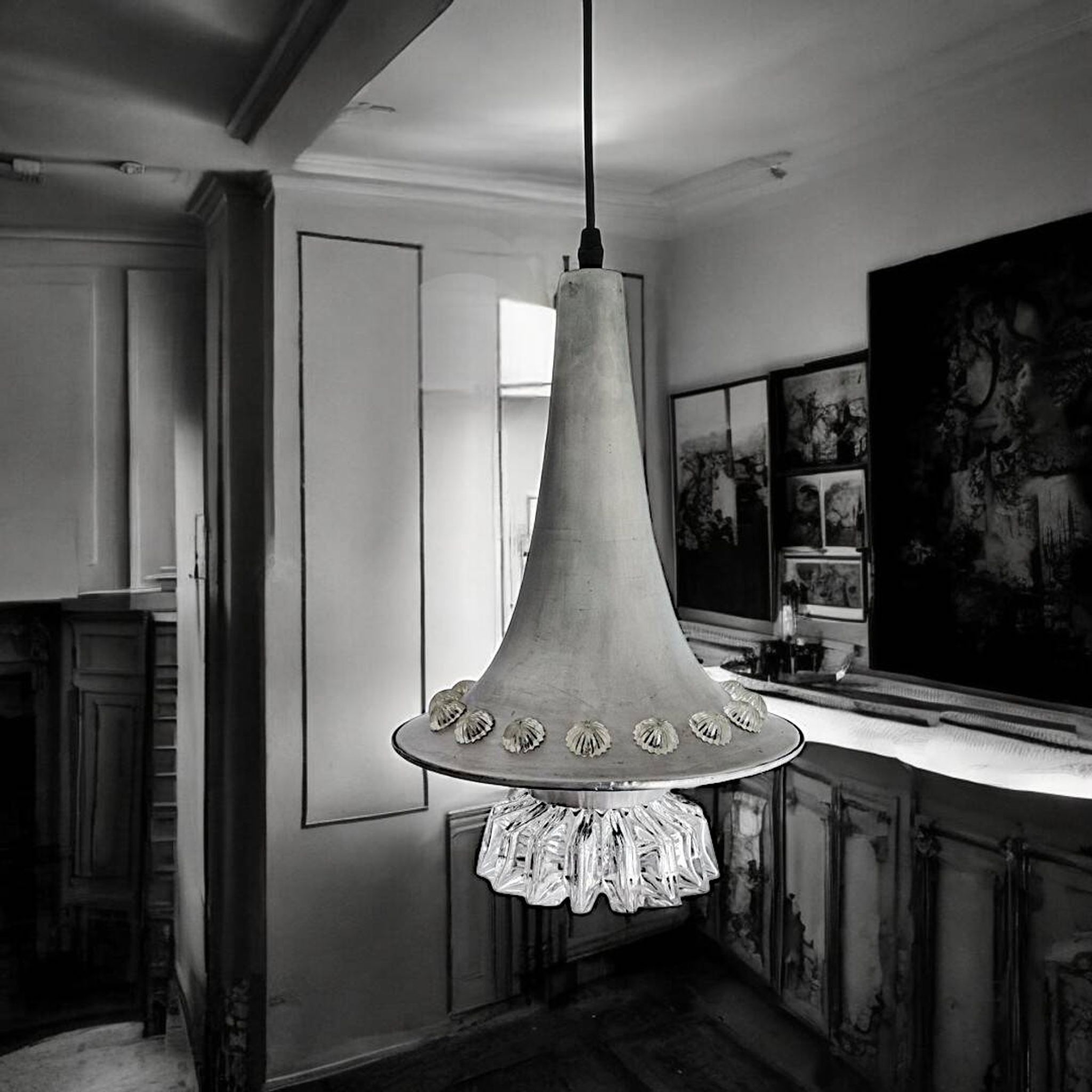 Grande lampe suspendue en aluminium contemporaine