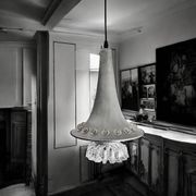 Grande lampe suspendue en aluminium contemporaine