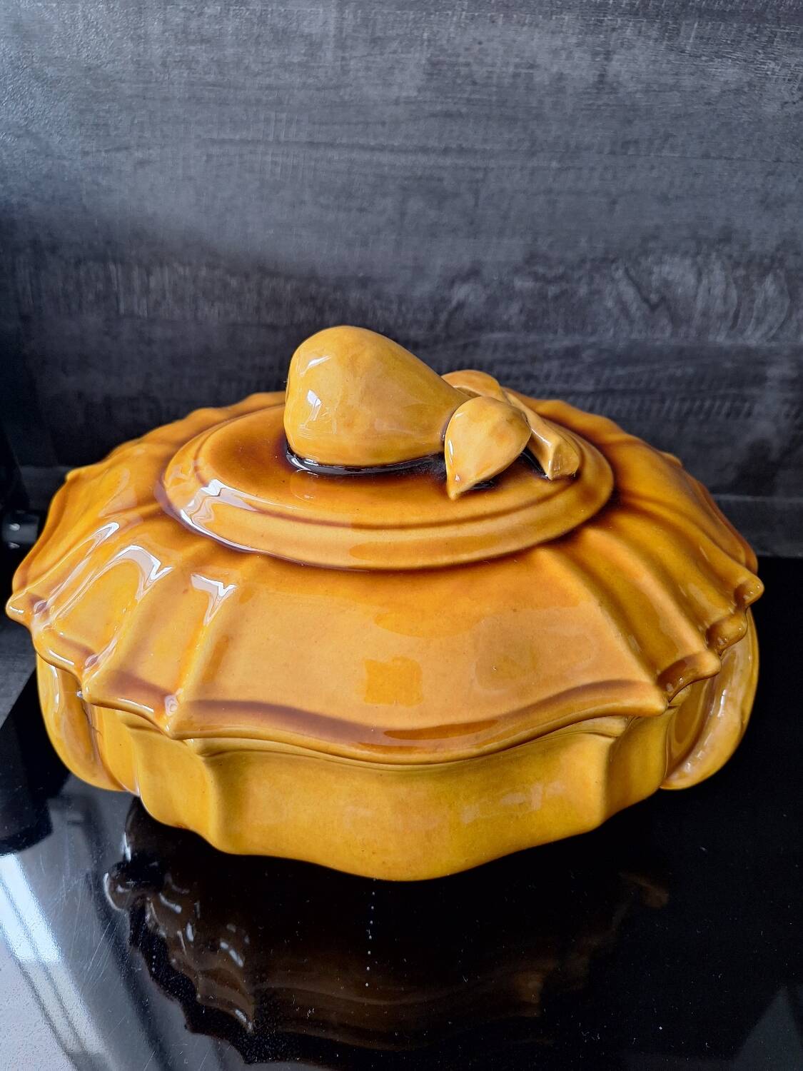 Ceramic soup tureen and sauceboat set