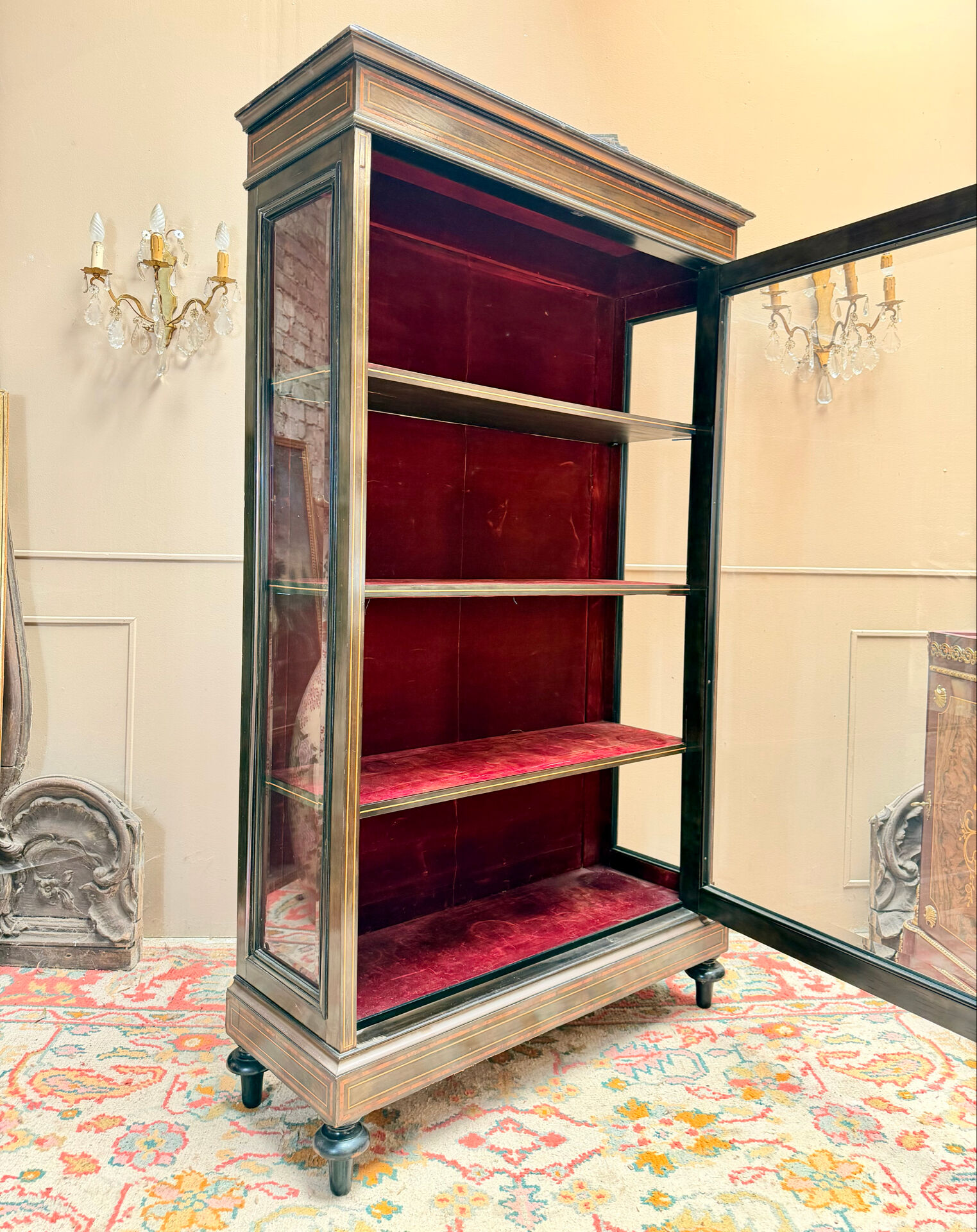 VITRINE DE PRÉSENTATION EN BOIS NOIRCI DE STYLE LOUIS XVI XIX EME SIÈC