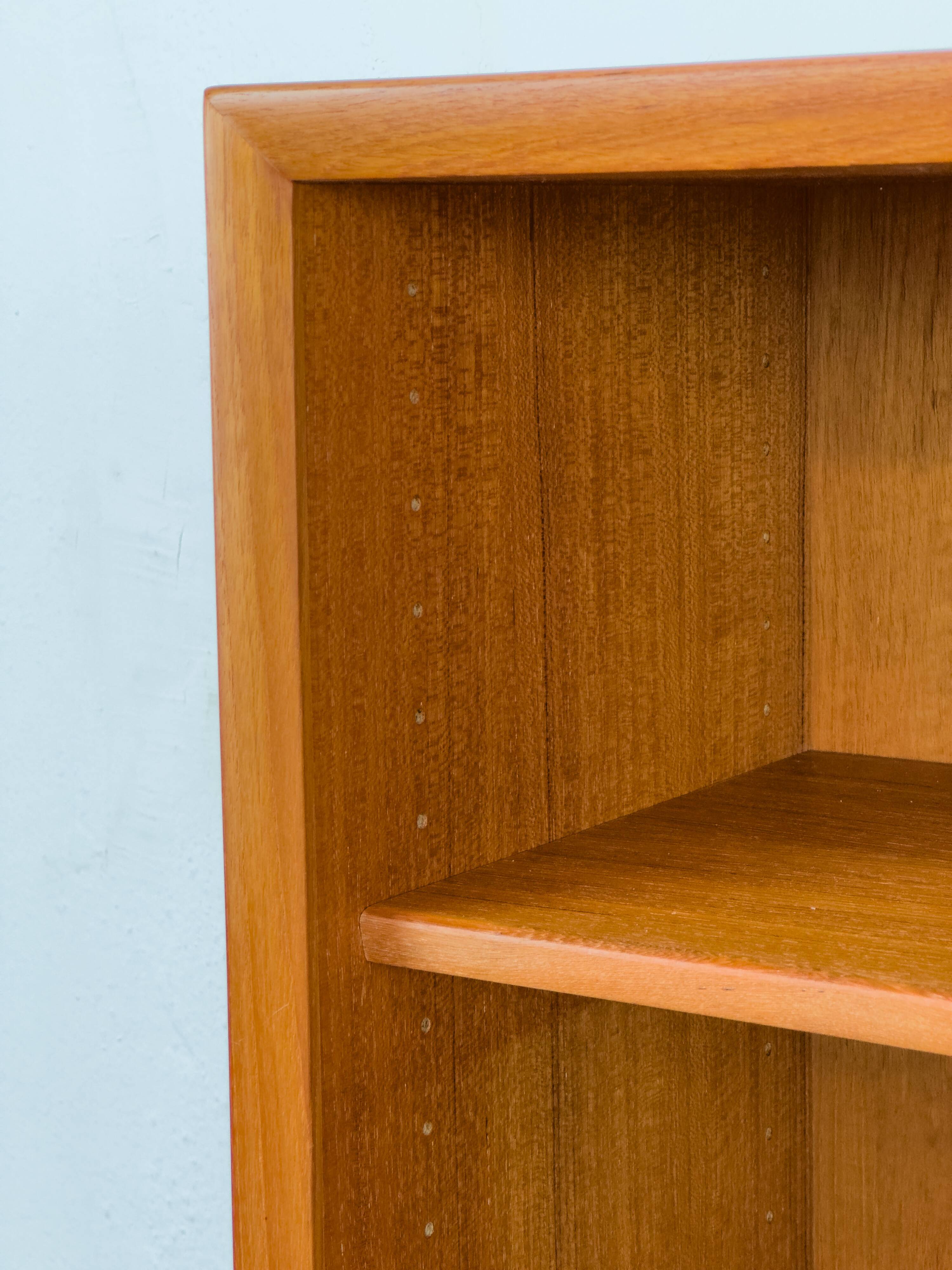 Bibliothèque danoise en teck par HW Klein pour Bramin, années 1960