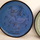 A pair of Thun earthenware plates by Lanz Gwatt.