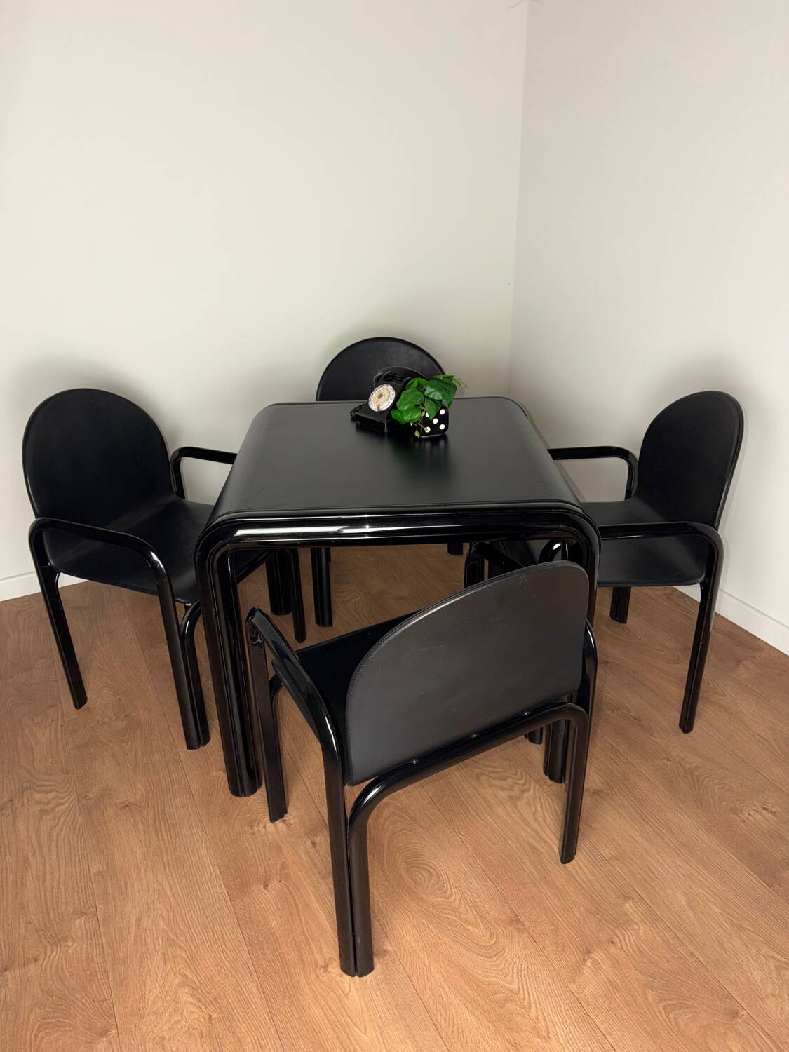 Knoll Orsay set – table & 4 chairs – black lacquered steel & faux leather