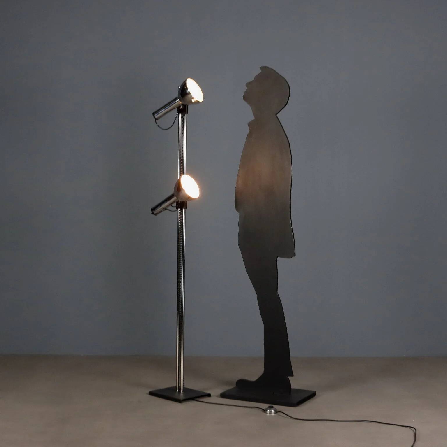 Vintage lacquered metal floor lamp, design, Italy, 1970s