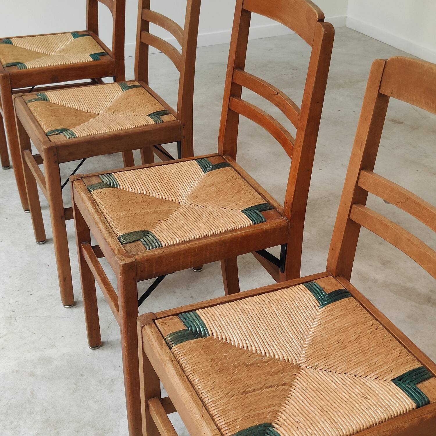 Set of 4 designer oak and straw chairs from the 1950s