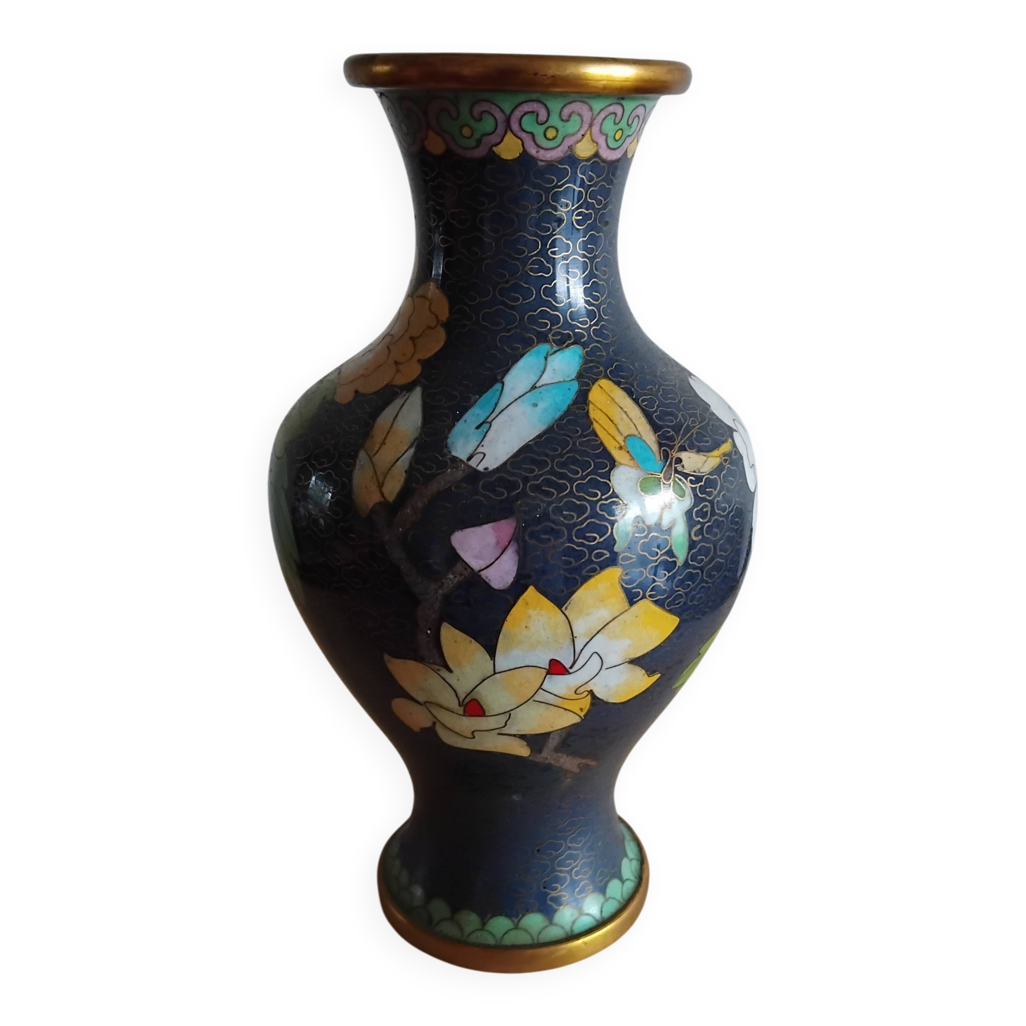 Chinese enamel vase