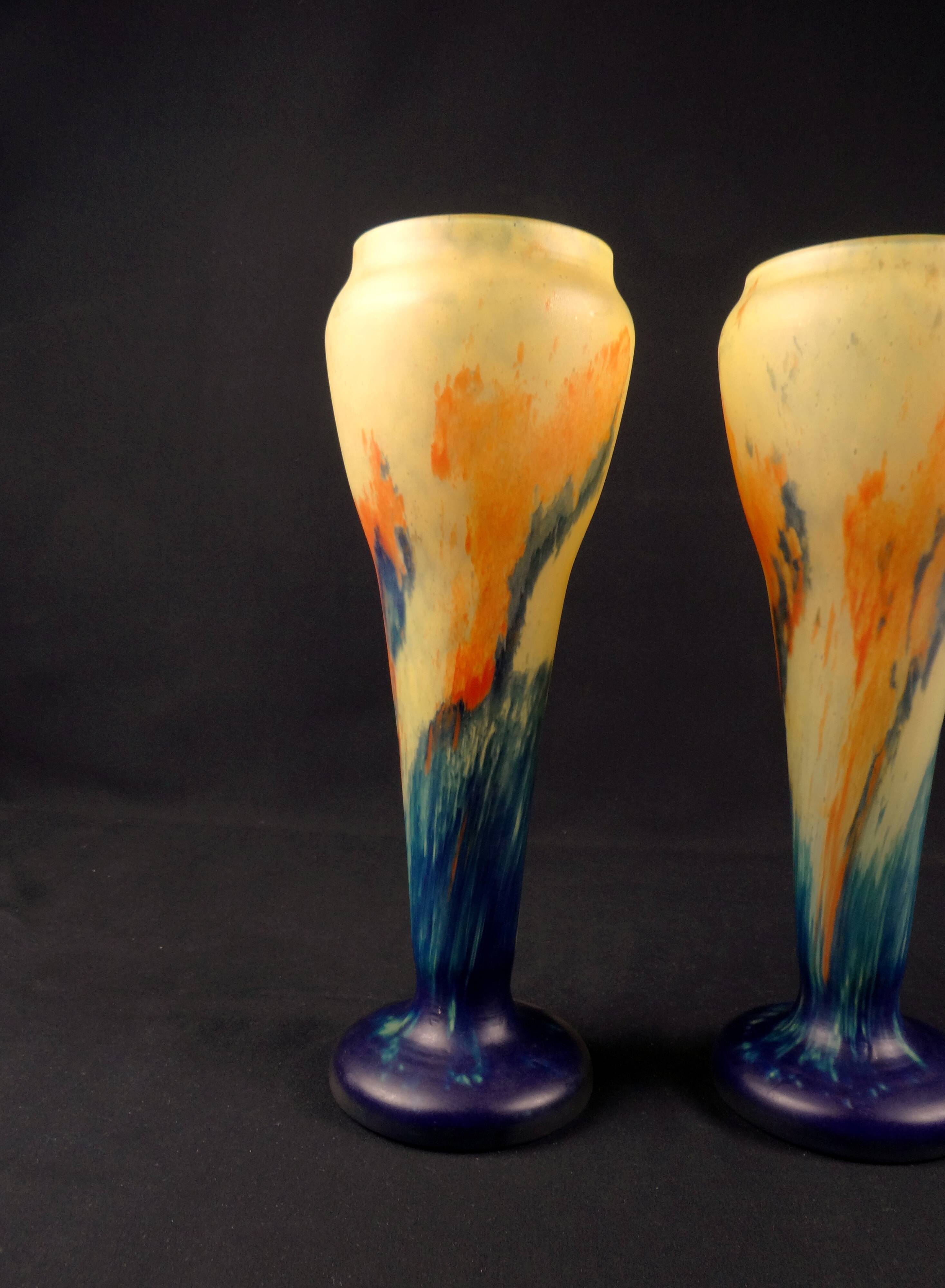 Paire de vase Art Déco en verre multicouche effet marmoréen abstrait coloré