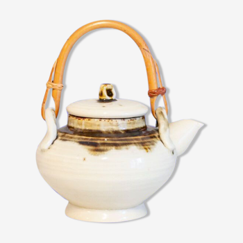 Teapot with bamboo handle