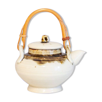 Teapot with bamboo handle