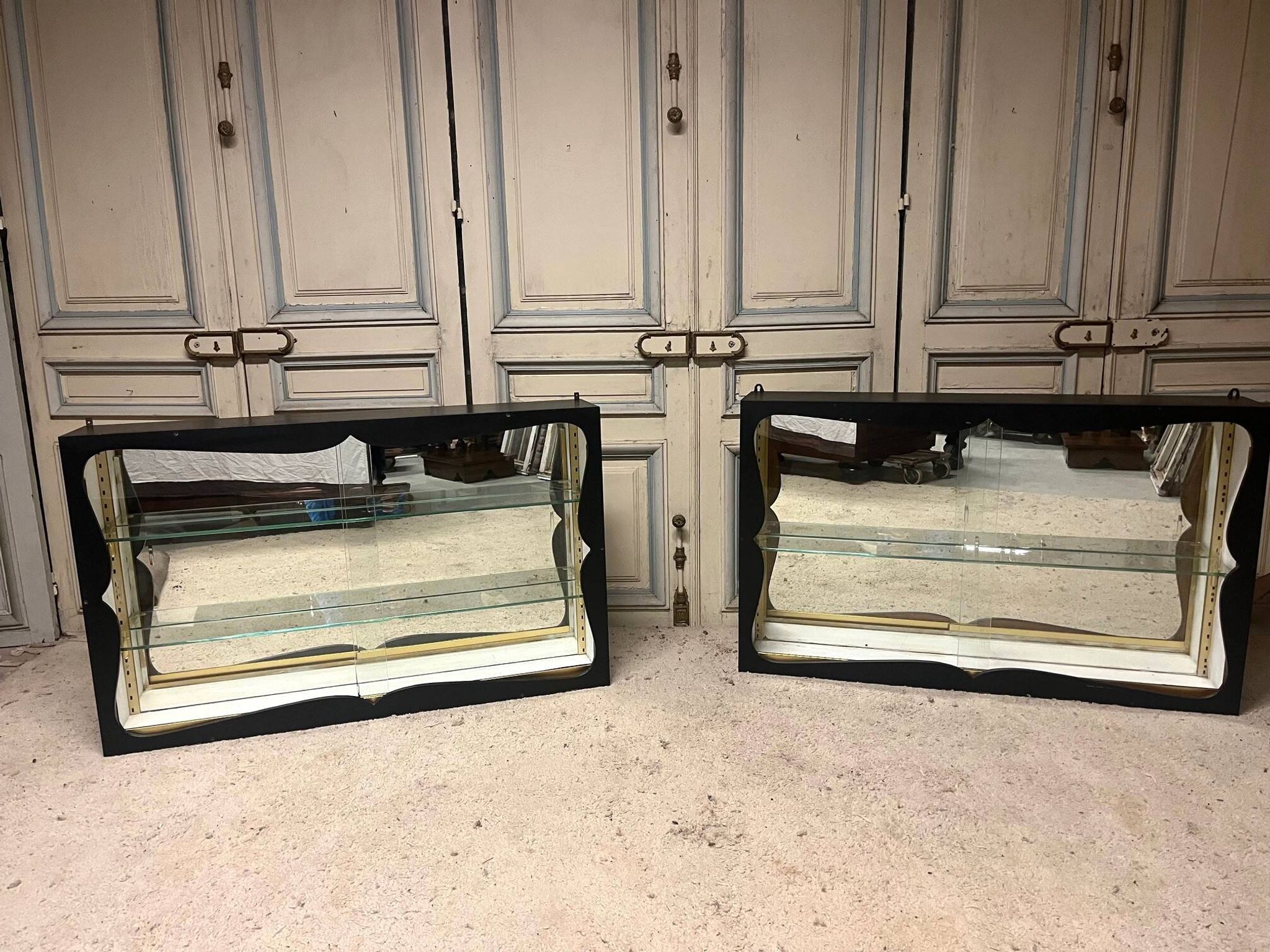 Paire de vitrines de magasin, années 70