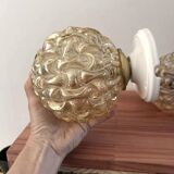 Paire d’appliques murales globes en verre doré