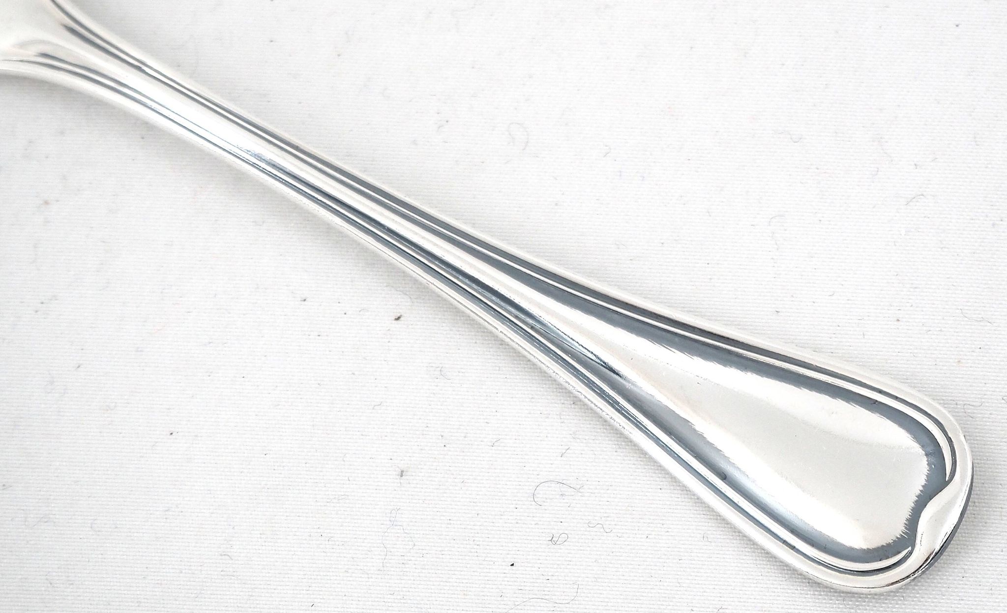 Ercuis Auteuil, 12 silver-plated oyster forks, in perfect condition.
