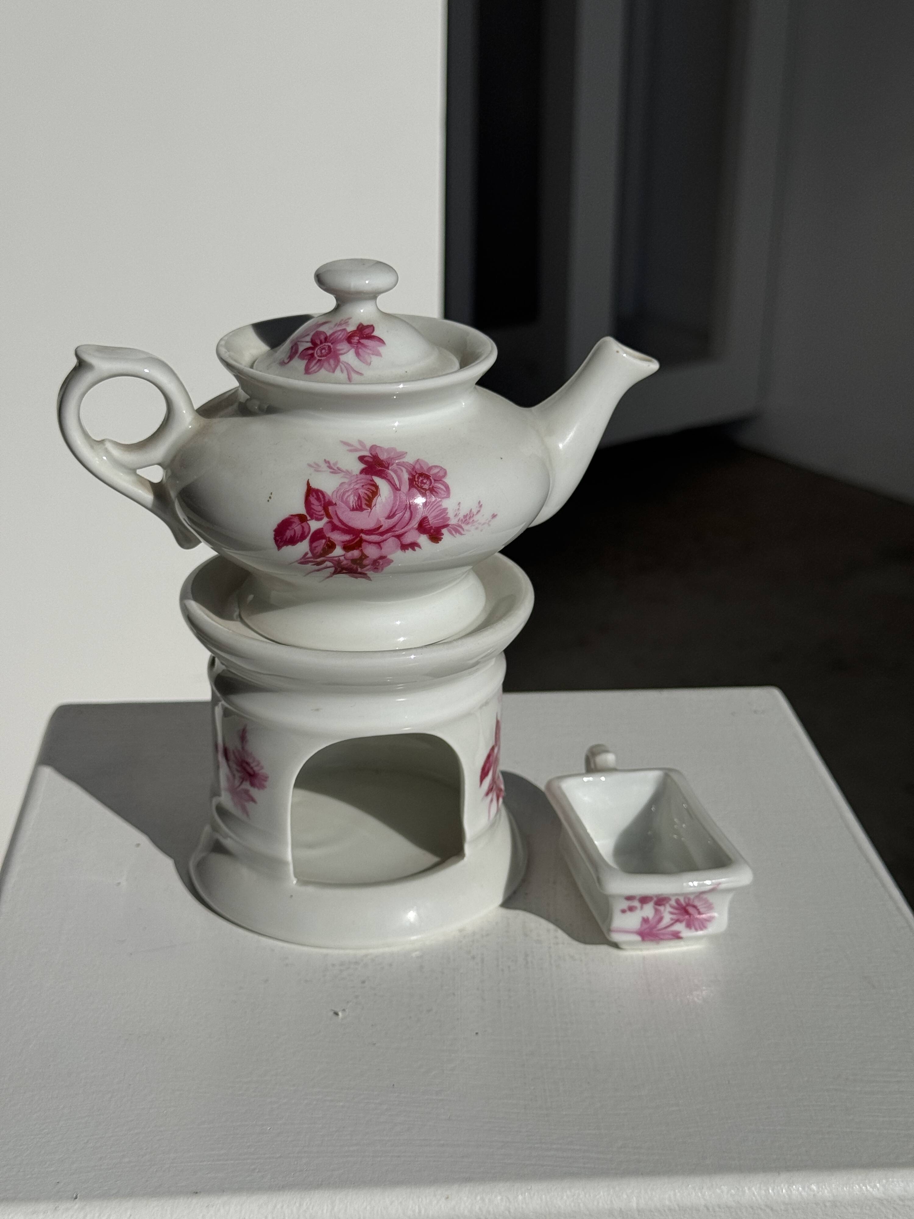 Complete porcelain teapot and warmer with pink floral decoration H18
